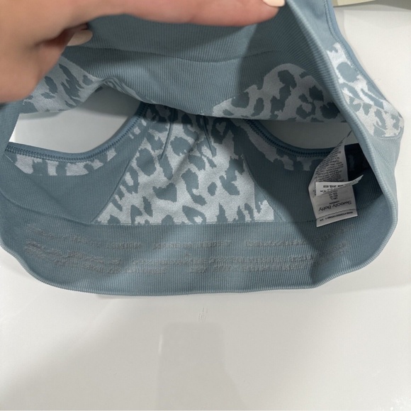 NWT‎ Sweaty Betty [ Large ] Leopard Jacquard Stamina Sports Bra Vapour Blue - Picture 7 of 12